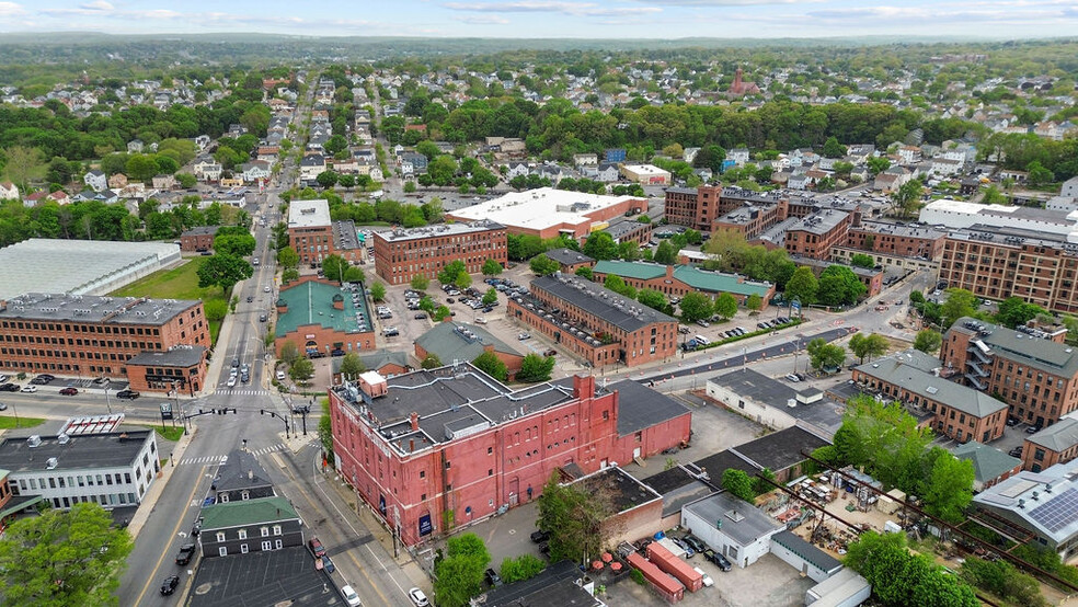 431 Harris Ave, Providence, RI en venta - Foto del edificio - Imagen 1 de 31