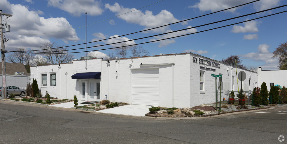 3 Secatoag Ave, Port Washington, NY en alquiler - Foto del edificio - Imagen 1 de 16