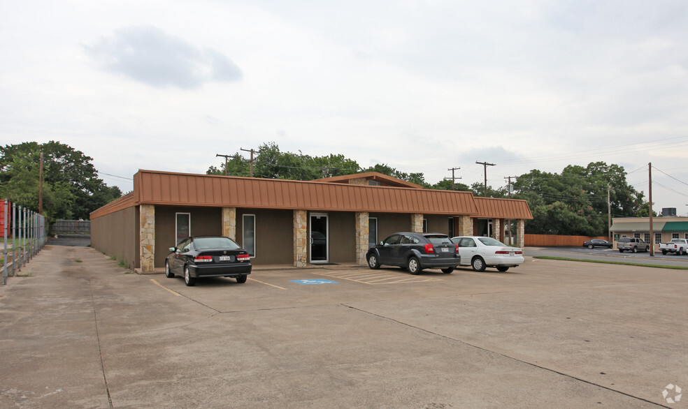 200-204 W Bedford Euless Rd, Hurst, TX en alquiler - Foto del edificio - Imagen 1 de 5