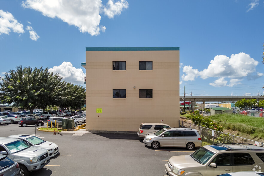 94-216 Farrington Hwy, Waipahu, HI en alquiler - Foto del edificio - Imagen 2 de 5