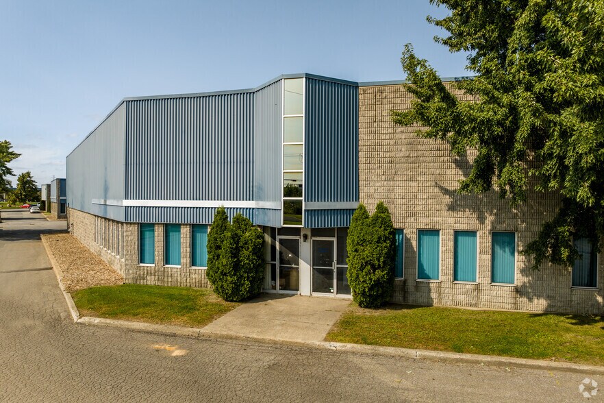 255 Ch Du Tremblay, Boucherville, QC en alquiler - Foto del edificio - Imagen 1 de 8