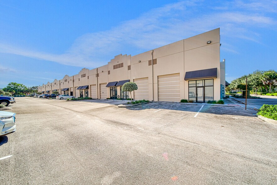 7602-7664 SW Jack James Dr, Stuart, FL en venta - Foto del edificio - Imagen 3 de 9