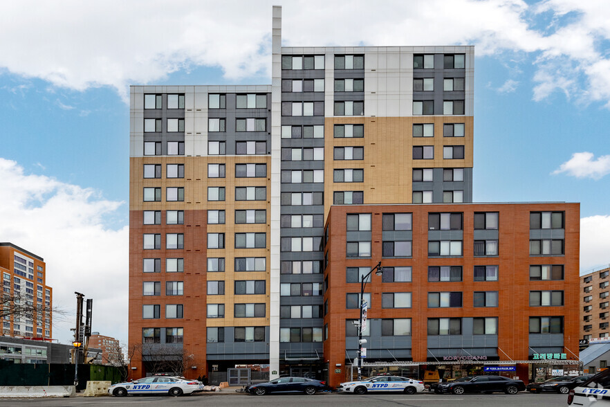 3702 Union St, Flushing, NY en alquiler - Foto del edificio - Imagen 2 de 4