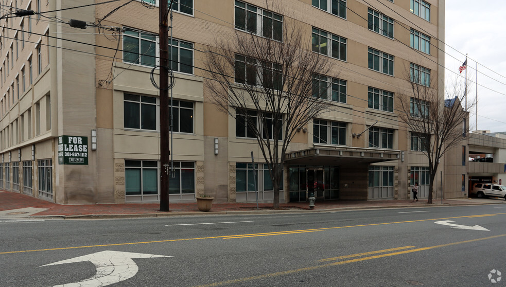 8120 Woodmont Ave, Bethesda, MD en alquiler - Foto del edificio - Imagen 3 de 19