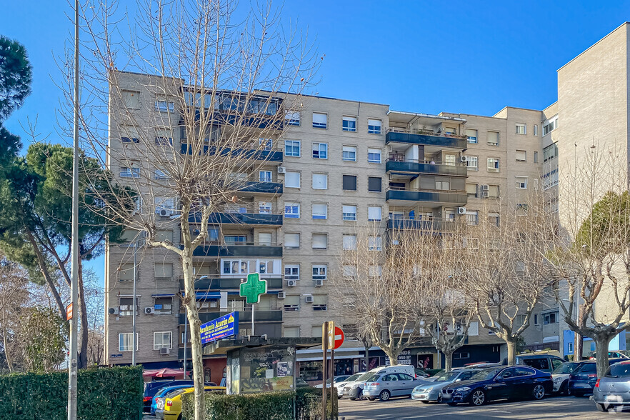 Calle Sierra de Alcubierre, 12, Alcorcón, Madrid en venta - Foto del edificio - Imagen 2 de 2