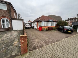 Más detalles de 106A Mollison Way, Edgware - Oficina en venta