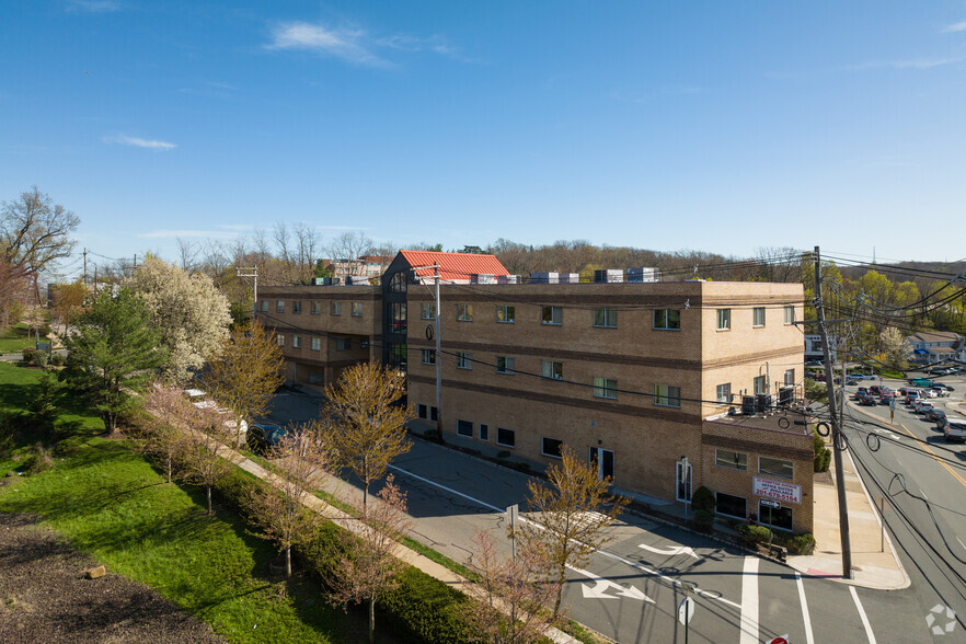 25 Pompton Ave, Verona, NJ en alquiler - Foto del edificio - Imagen 3 de 6