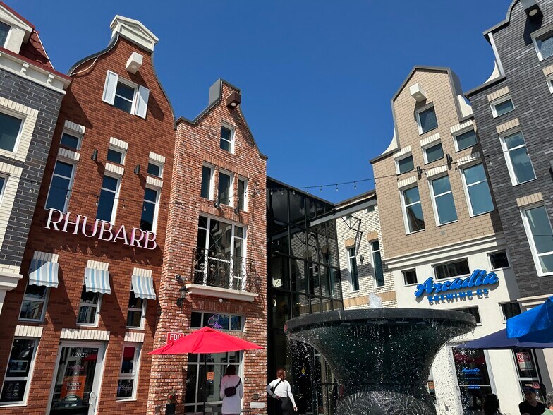 10704 120 St NW, Edmonton, AB en alquiler - Foto del edificio - Imagen 1 de 43