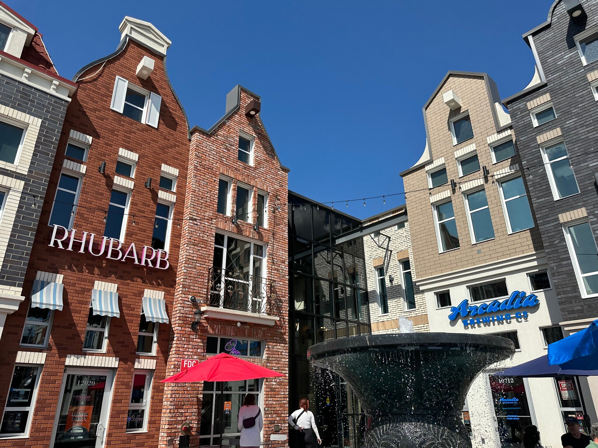 10704 120 St NW, Edmonton, AB en alquiler Foto del edificio- Imagen 1 de 44