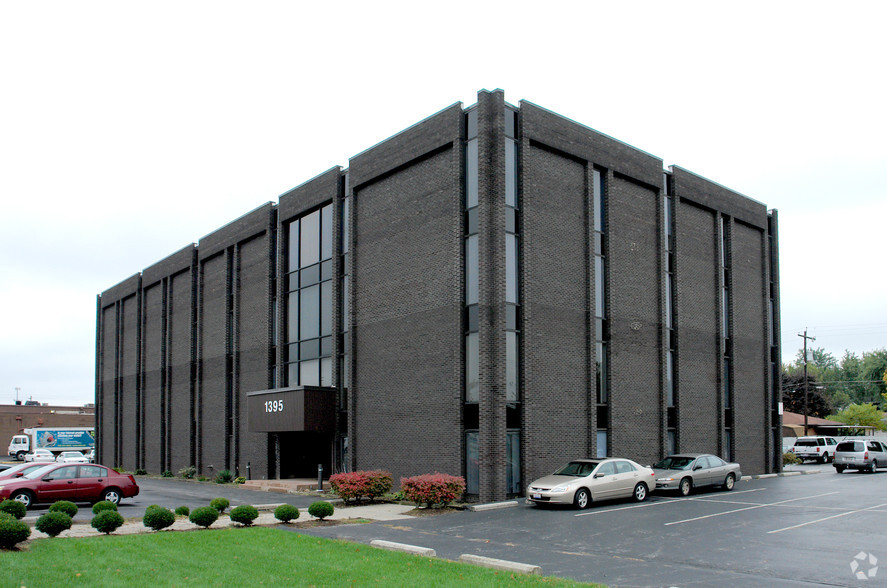 1395 E Dublin Granville Rd, Columbus, OH en alquiler - Foto del edificio - Imagen 2 de 7