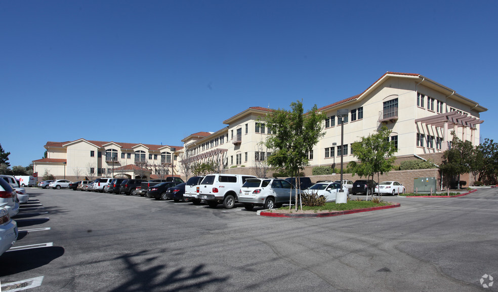 401-415 Rolling Oaks Dr, Thousand Oaks, CA en alquiler - Foto del edificio - Imagen 3 de 6