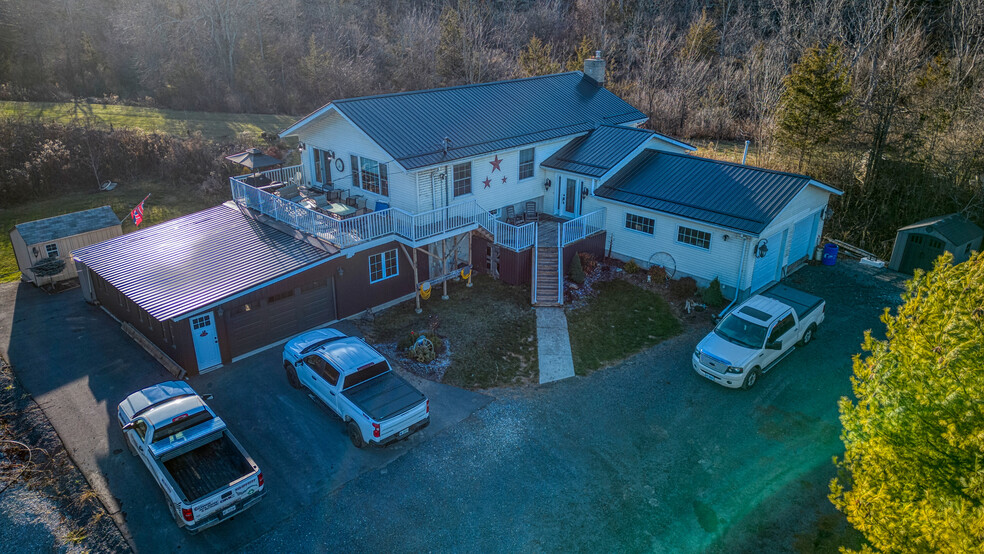 2990 County Rd 6, Yarker, ON en venta - Foto del edificio - Imagen 1 de 37