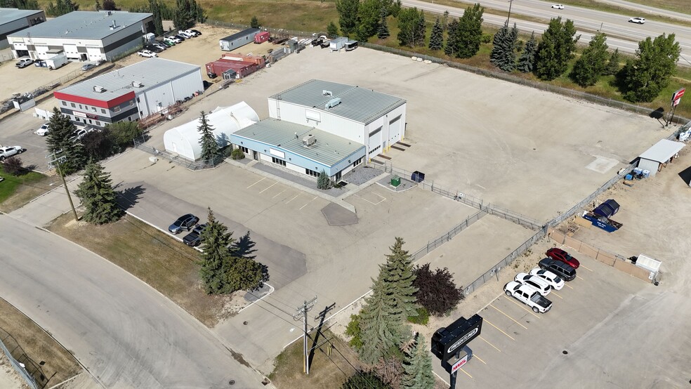 8038 Edgar Industrial Cres, Red Deer, AB en alquiler - Foto del edificio - Imagen 2 de 4