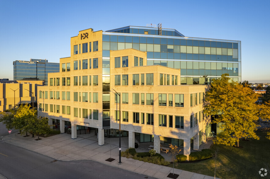 100 York Blvd, Richmond Hill, ON en alquiler - Foto del edificio - Imagen 2 de 44