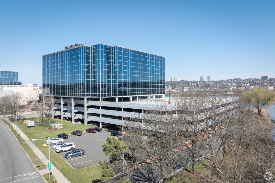 65 Challenger Rd, Ridgefield Park, NJ en alquiler - Foto del edificio - Imagen 2 de 7