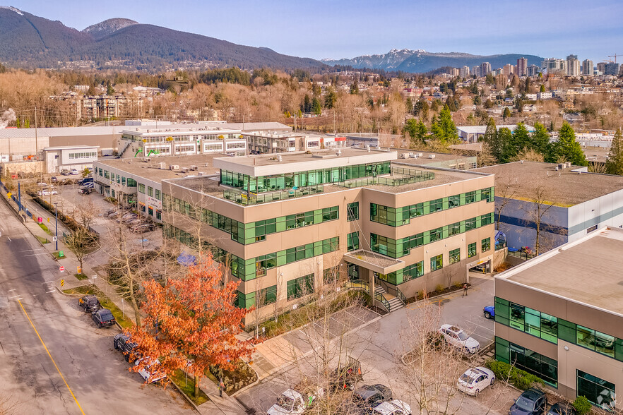 38 Fell Ave, North Vancouver, BC en alquiler - Foto del edificio - Imagen 3 de 7