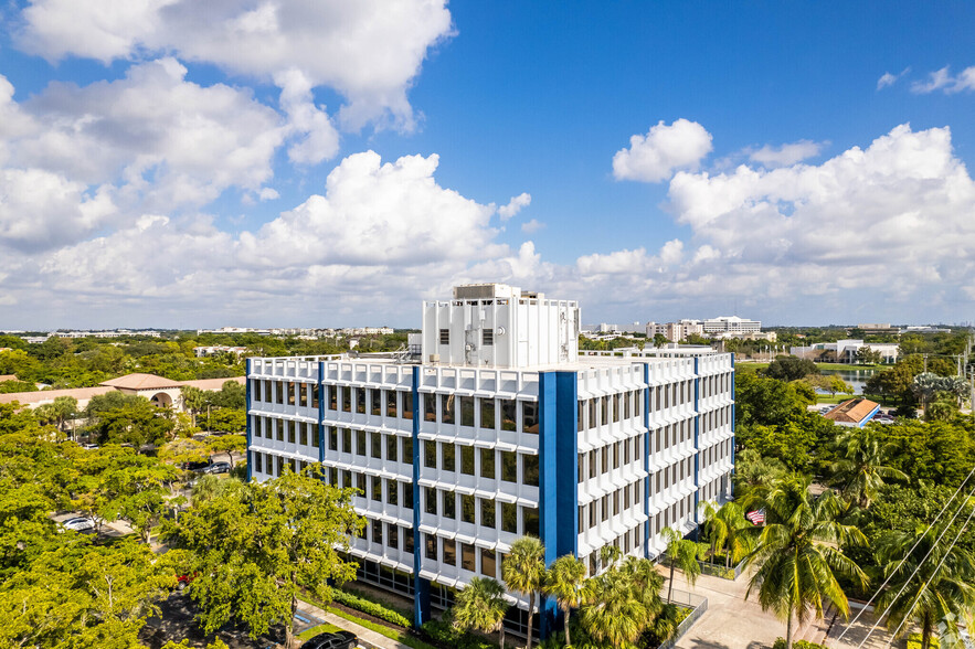 8751 W Broward Blvd, Plantation, FL en alquiler - Foto del edificio - Imagen 2 de 5