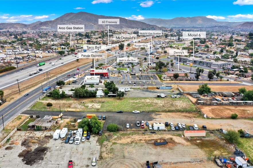 7081 Valley Way, Jurupa Valley, CA en venta - Foto del edificio - Imagen 1 de 2