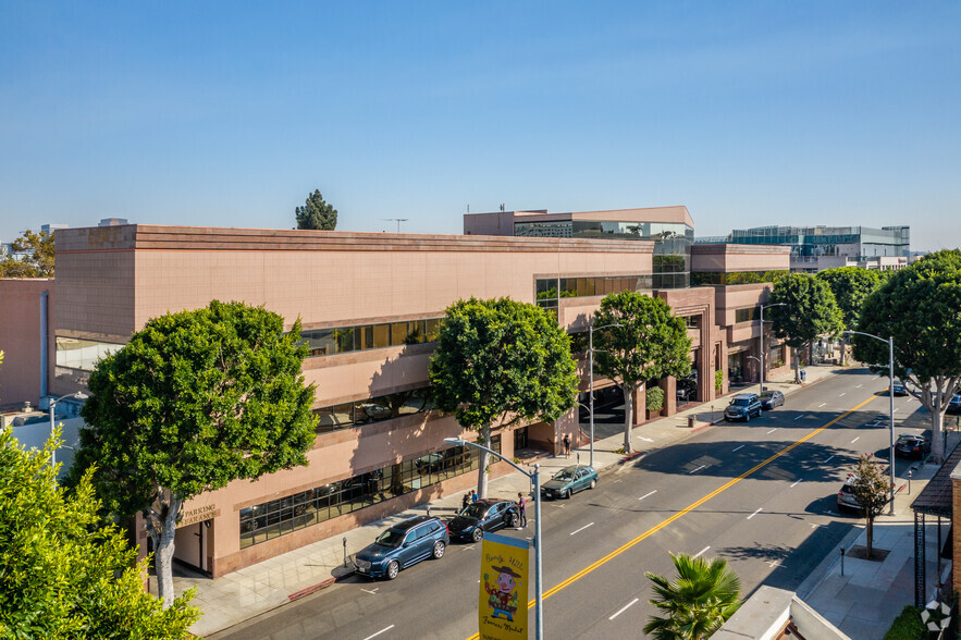 150 N Robertson Blvd, Beverly Hills, CA en alquiler - Foto del edificio - Imagen 2 de 12