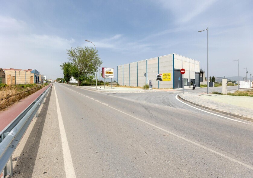 Nave en Vegas del Genil, Granada en venta - Foto del edificio - Imagen 2 de 17