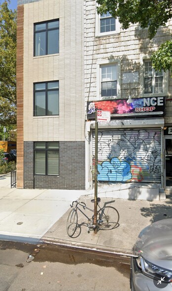 216 Driggs Ave, Brooklyn, NY en alquiler - Foto del edificio - Imagen 1 de 5