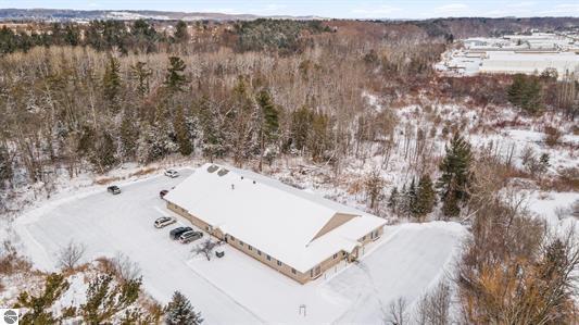 2600 Miller Creek Dr, Traverse City, MI en alquiler - Foto principal - Imagen 1 de 1