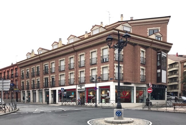 Más detalles de Paseo Del Dos De Mayo, 2, Ávila - Local en alquiler