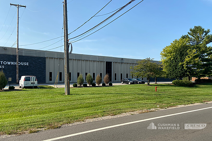 18665-18753 Sheldon Rd, Middleburg Heights, OH en alquiler - Foto del edificio - Imagen 2 de 3