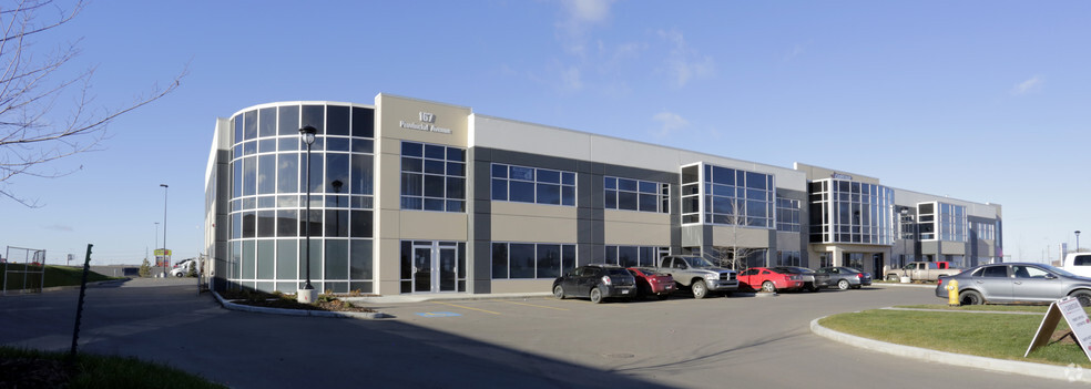 167 Provincial Ave, Sherwood Park, AB en alquiler - Foto del edificio - Imagen 2 de 7