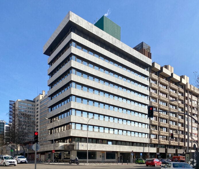 Calle de Orense, 70, Madrid, Madrid en alquiler - Foto del edificio - Imagen 2 de 4