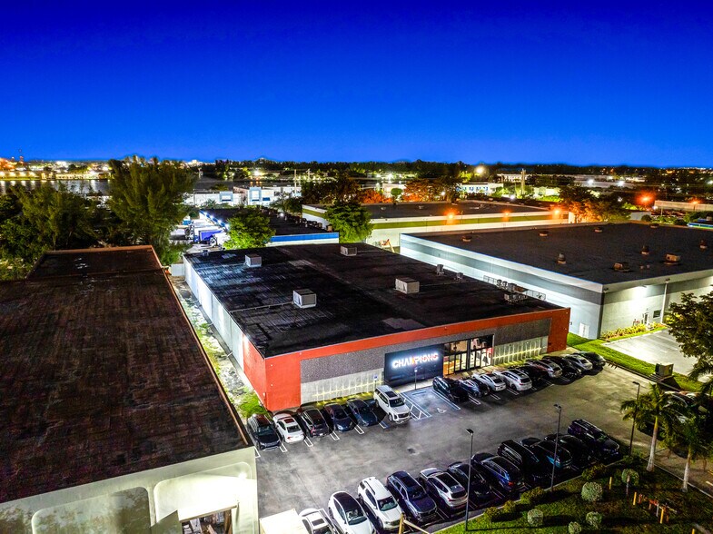 1360 NW 88th Ave, Doral, FL en venta - Foto del edificio - Imagen 1 de 90