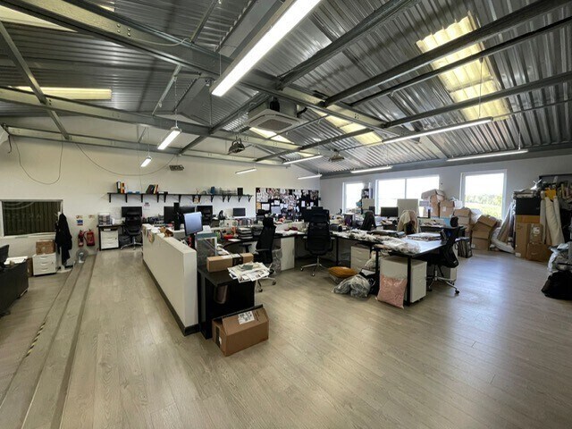 9A Walworth Rd, Andover en venta - Foto del edificio - Imagen 3 de 3