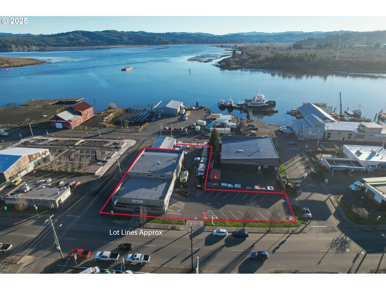 790 N Bayshore Dr, Coos Bay, OR en venta - Foto del edificio - Imagen 2 de 43