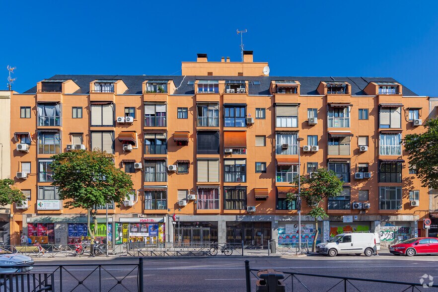 Edificio residencial en Madrid, Madrid en venta - Foto del edificio - Imagen 2 de 2