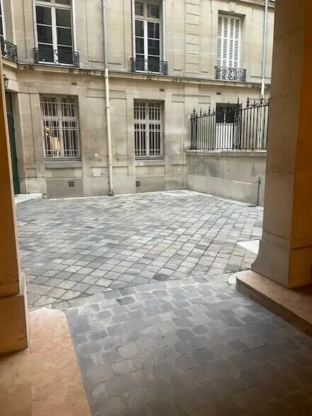 62 Rue François Ier, Paris en alquiler - Foto del edificio - Imagen 3 de 3