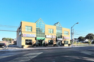 2120 Eglinton Ave W, Toronto, ON en alquiler Foto del edificio- Imagen 2 de 17