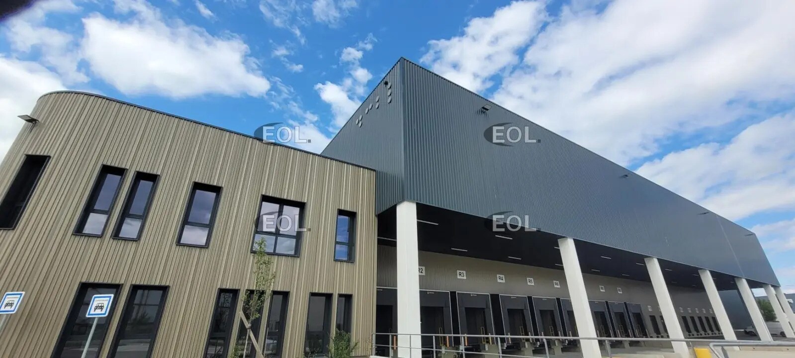 Nave en Corbas en alquiler Foto del edificio- Imagen 1 de 10