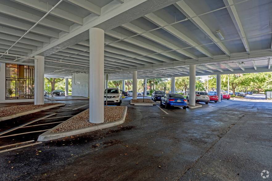 5701 NW 88th Ave, Tamarac, FL en alquiler - Foto del edificio - Imagen 2 de 3