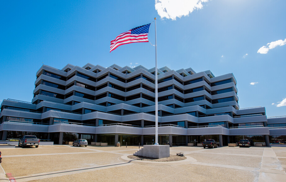 1600 Viceroy Dr, Dallas, TX en alquiler - Foto del edificio - Imagen 2 de 5