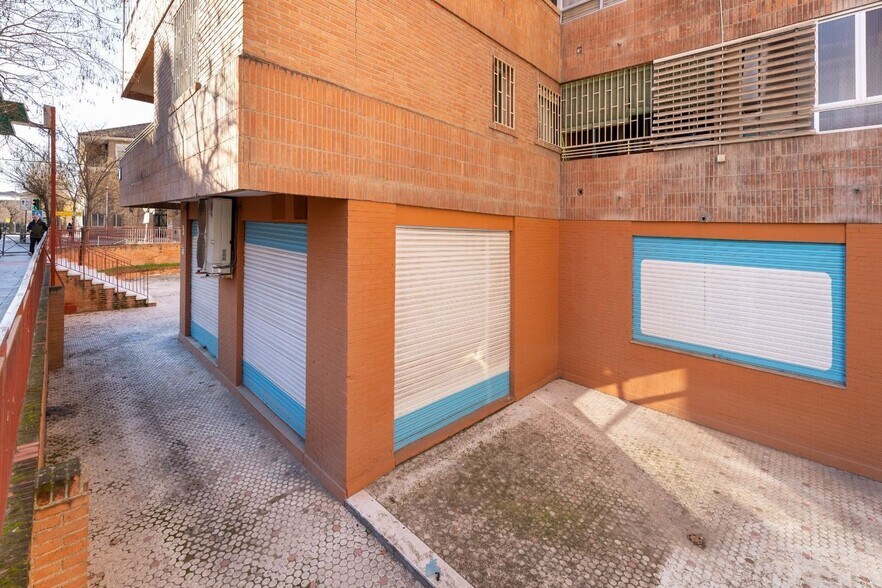 Local en Granada, Granada en alquiler - Foto del edificio - Imagen 3 de 25