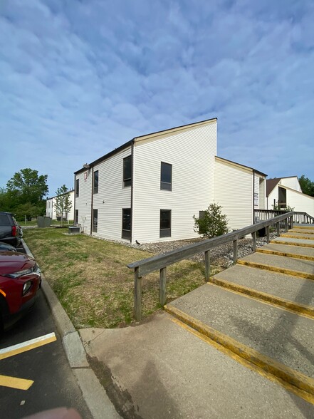 503 Stillwells Corner Rd, Freehold, NJ en alquiler - Foto principal - Imagen 1 de 6