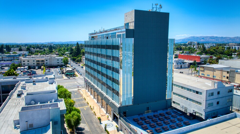 6842 Van Nuys Blvd, Van Nuys, CA en alquiler - Foto del edificio - Imagen 2 de 7