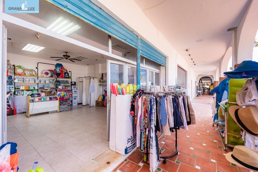 Local en Salobreña en venta - Foto del edificio - Imagen 3 de 18