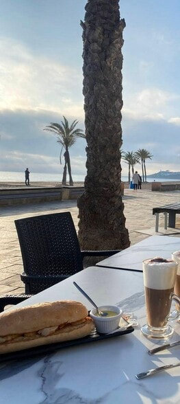 Local en Alicante, Alicante en alquiler - Foto del edificio - Imagen 1 de 3