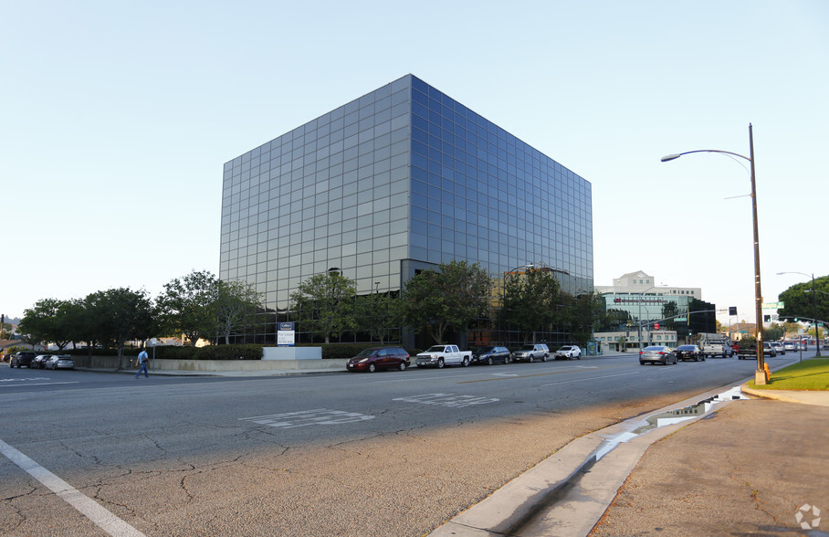 4000 W Alameda Ave, Burbank, CA en alquiler - Foto del edificio - Imagen 1 de 7