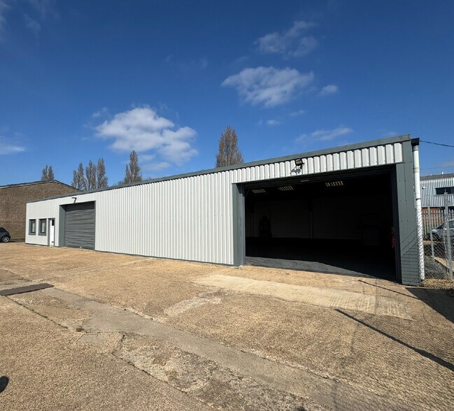 4 Station Rd, Whittlesey en venta - Foto del edificio - Imagen 2 de 9