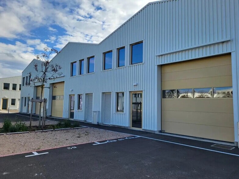 22 Rue Marius Grosso, Vaulx-en-Velin en alquiler - Foto del edificio - Imagen 2 de 7