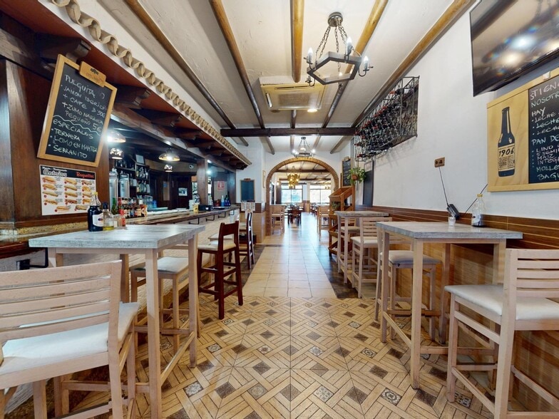 Local en Benalmádena, Málaga en venta - Foto del interior - Imagen 2 de 28