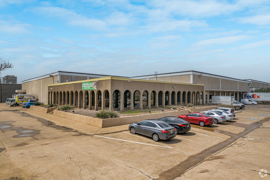 4545 Spring Valley Rd, Farmers Branch, TX en alquiler - Foto del edificio - Imagen 1 de 23