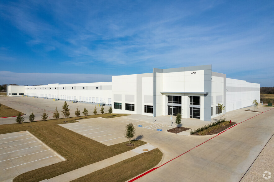 6781 Midway Rd, Haltom City, TX en alquiler - Foto del edificio - Imagen 1 de 8